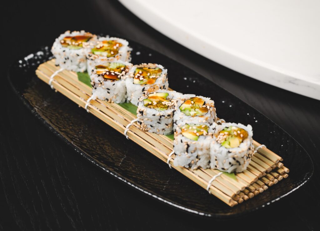 AVOCADO, CUCAMBER AND ASPARGUS MAKI 1