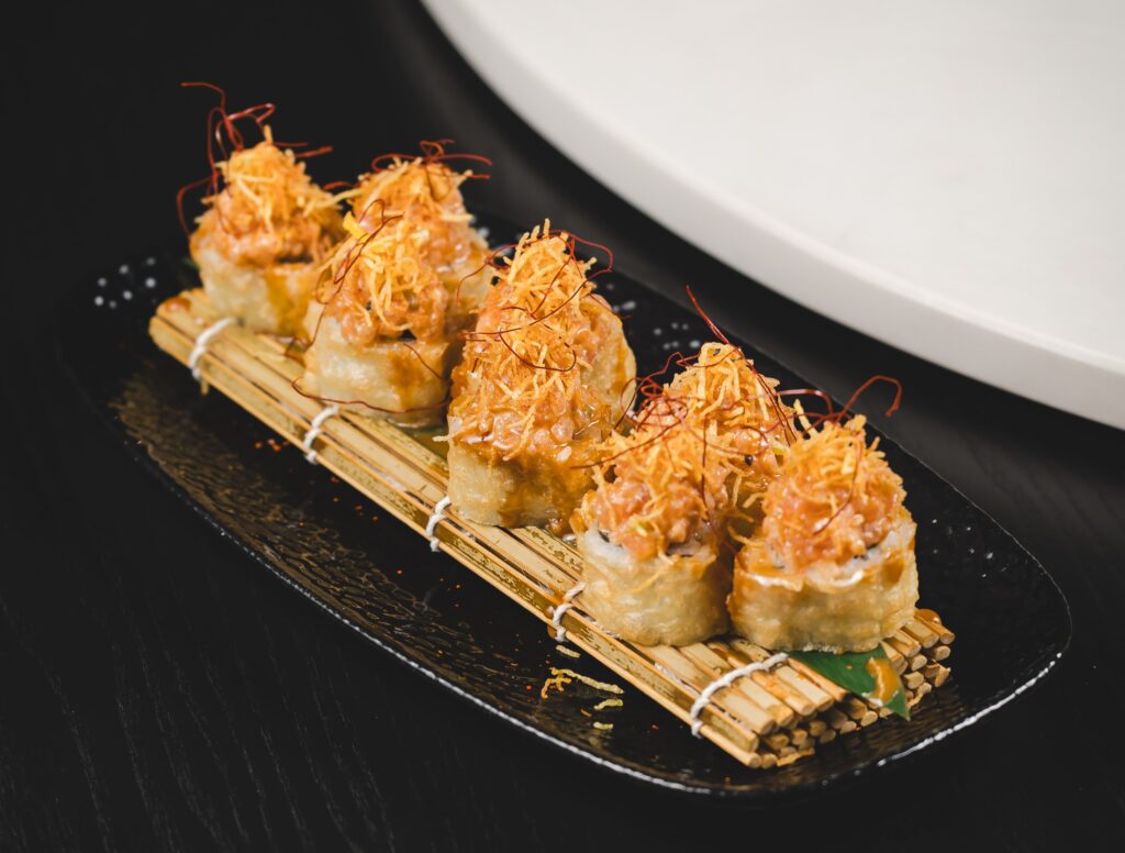 SALMON TARTER TEMPURA ROLL 1
